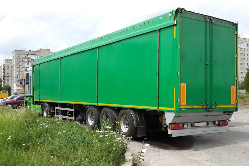 Walking floor semi-trailer