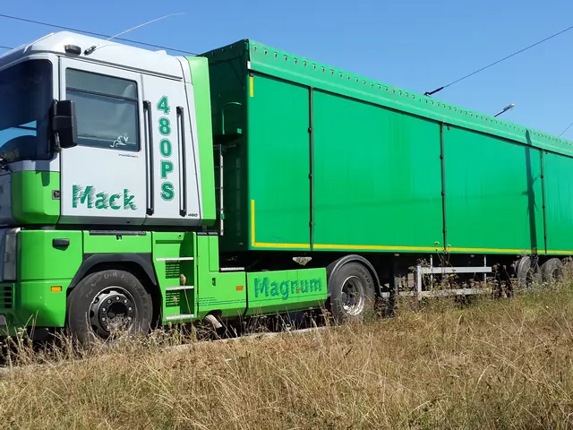 Щеповоз Renault Magnum з напівпричепом 92 м³
